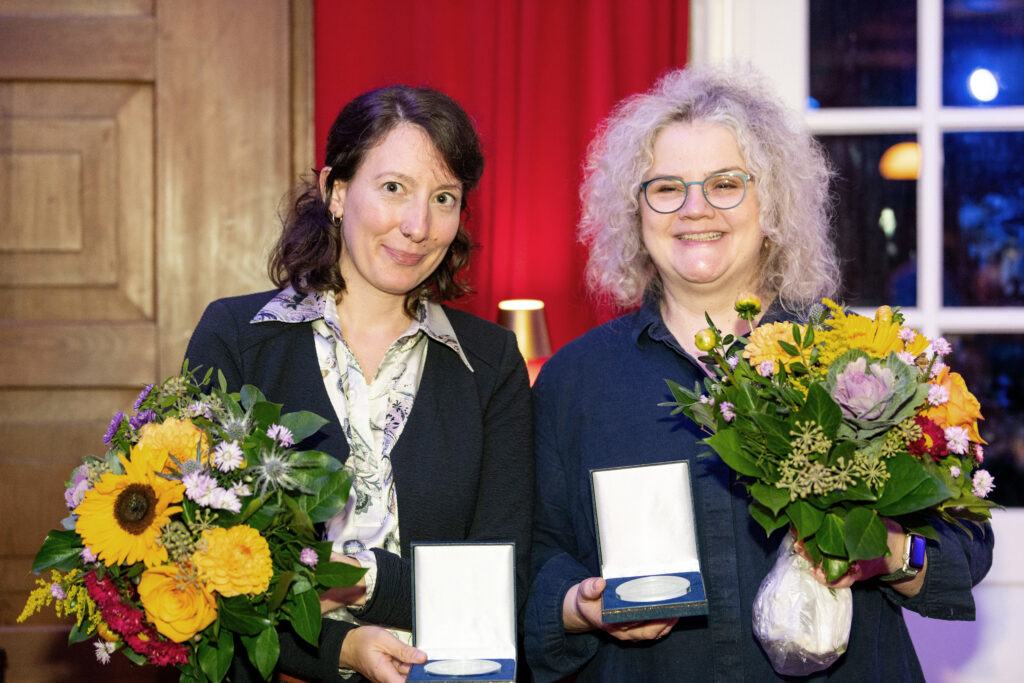 Das Bild zeigt Preisträgerinnen des Hans-Rost-Preises.