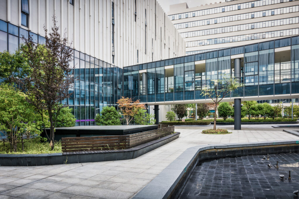 Das Bild zeigt ein Tagungsgebäude.