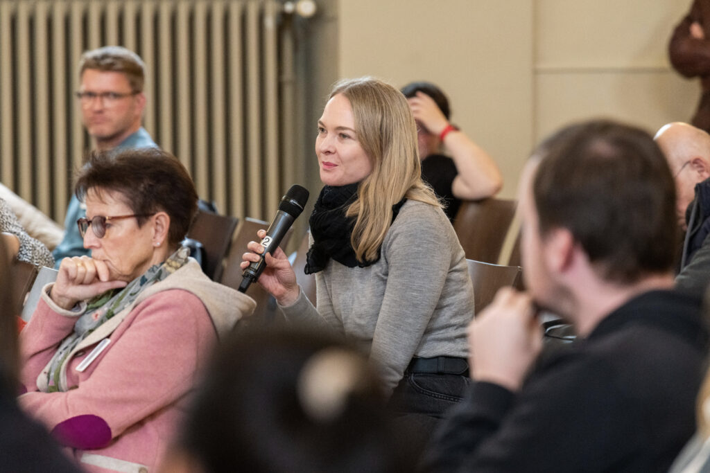 Das Bild zeigt Publikum einer DGS-Tagung.